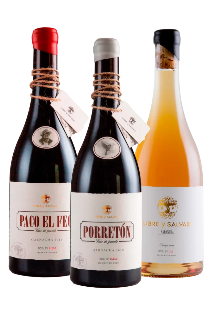 Imagen de un lote de vinos de alta calidad provenientes de una parcela específica, exhibidos en botellas elegantes.